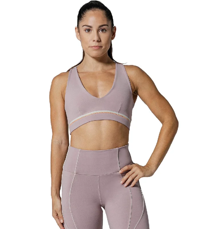 Activewear sports bCrossover sports bra – Sports bra with a crossed strap design at the back, offering a stylish and supportive fit.925Fit Head Turner Yoga Sports Bra Mushroom