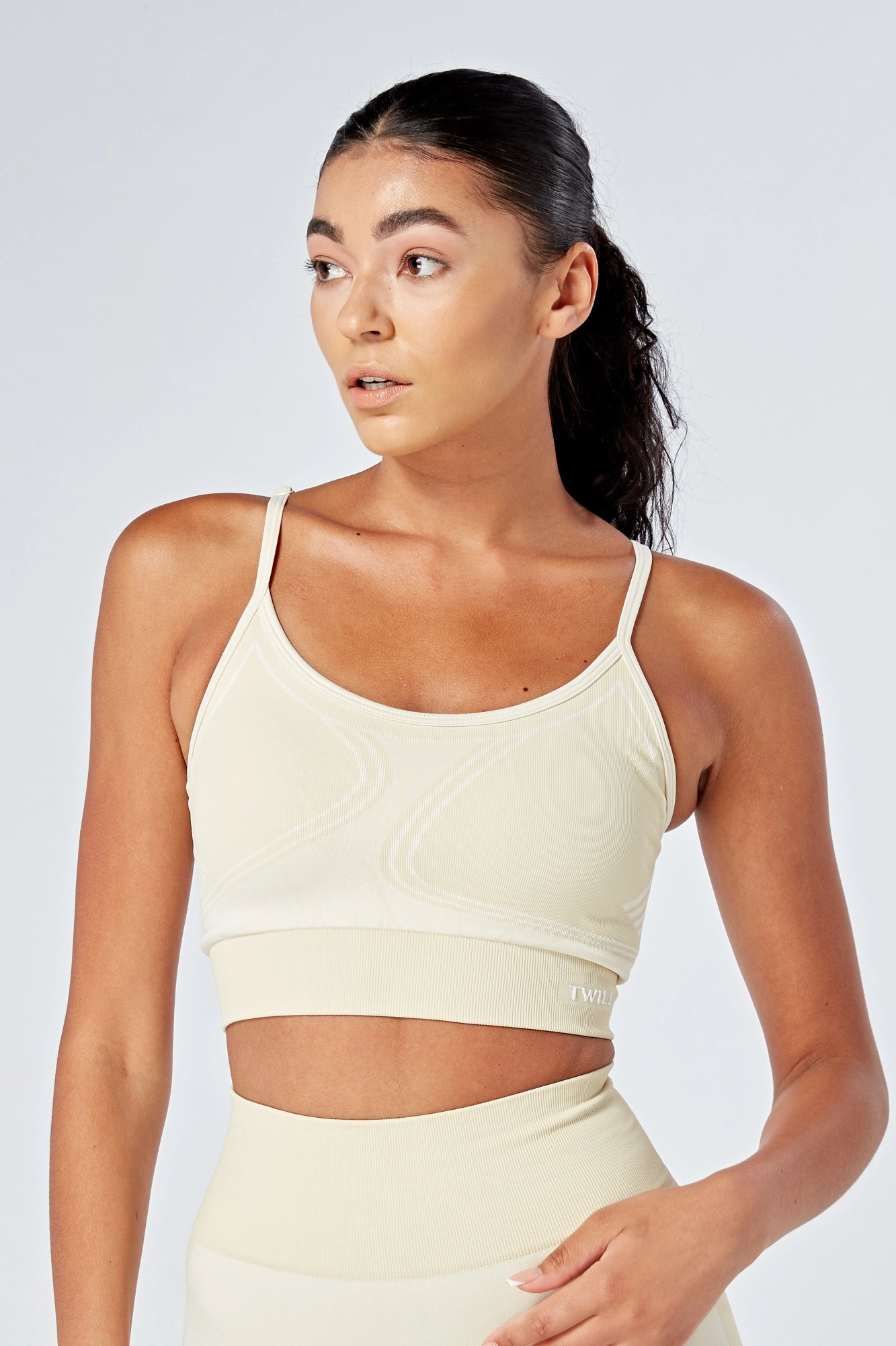 n sports bra – Sports bra made from eco-friendly, cruelty-free materials, suitable for ethical consumers.Racerback sports bra – Sports bra with a back design that features straps that meet in a "V" or "Y" shape, offering better shoulder mobility.Twill Active Recycled Colour Block Body Fit Seamless Sports Bra - Stone